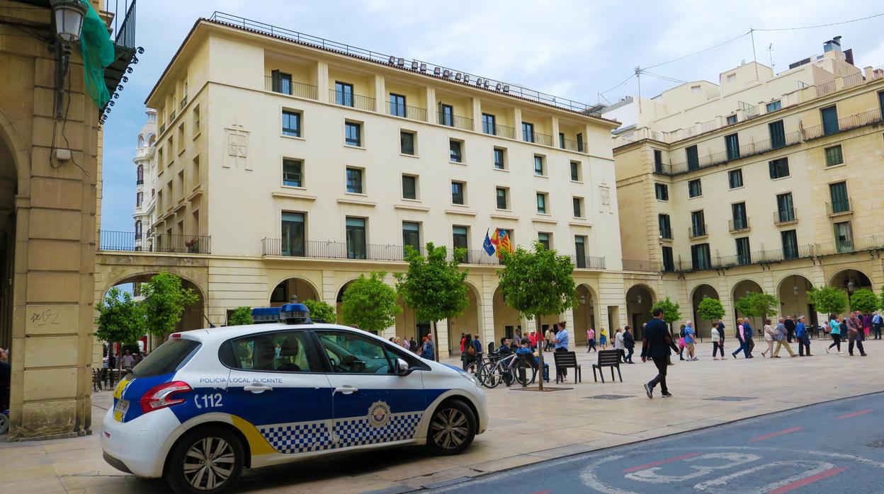 Imagen de la Audiencia de Alicante, donde este lunes se juzgarán los hechos