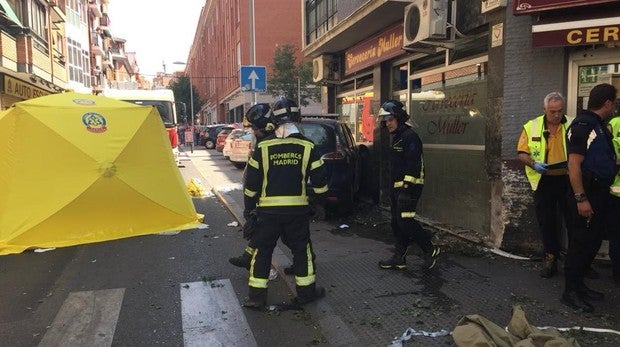 Dos peatones y dos agentes heridos tras un accidente entre una patrulla y un turismo