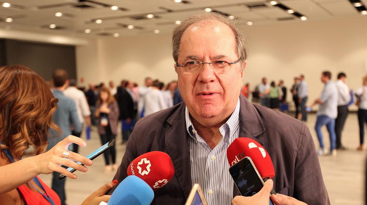 El presidente de la Junta, Vicente Herrera, durante la inauguración del Congreso extraordinario del Partido Popular.