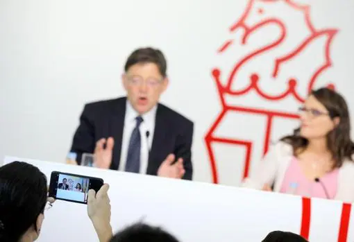 Ximo Puig y Mónica Oltra en una rueda de prensa