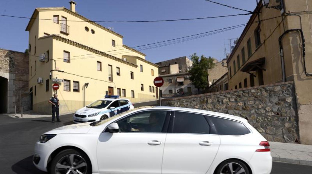 El acceso a la calle Descalzos está prohibido en la actualidad