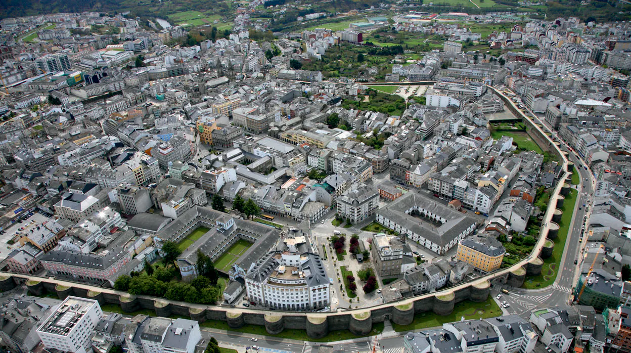 Vista aérea del centro histórico de Lugo