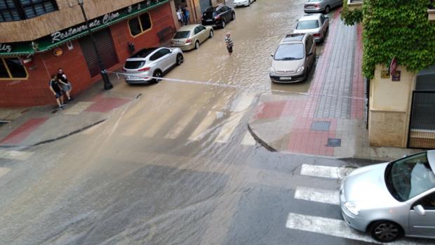 Las lluvias dejan 70 litros en Cheste y el temporal se desplaza hacia Castellón