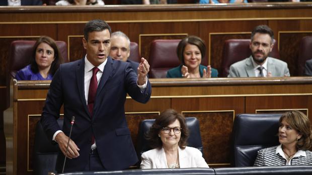 Sánchez anuncia el final de la venta de vivienda pública a fondos buitres