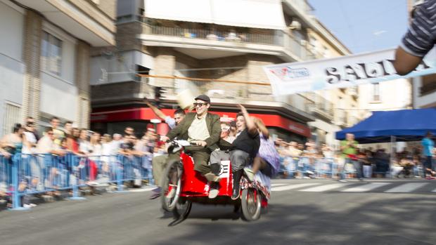 Recuperan la curiosa tradición de los «autos locos» en Petrer