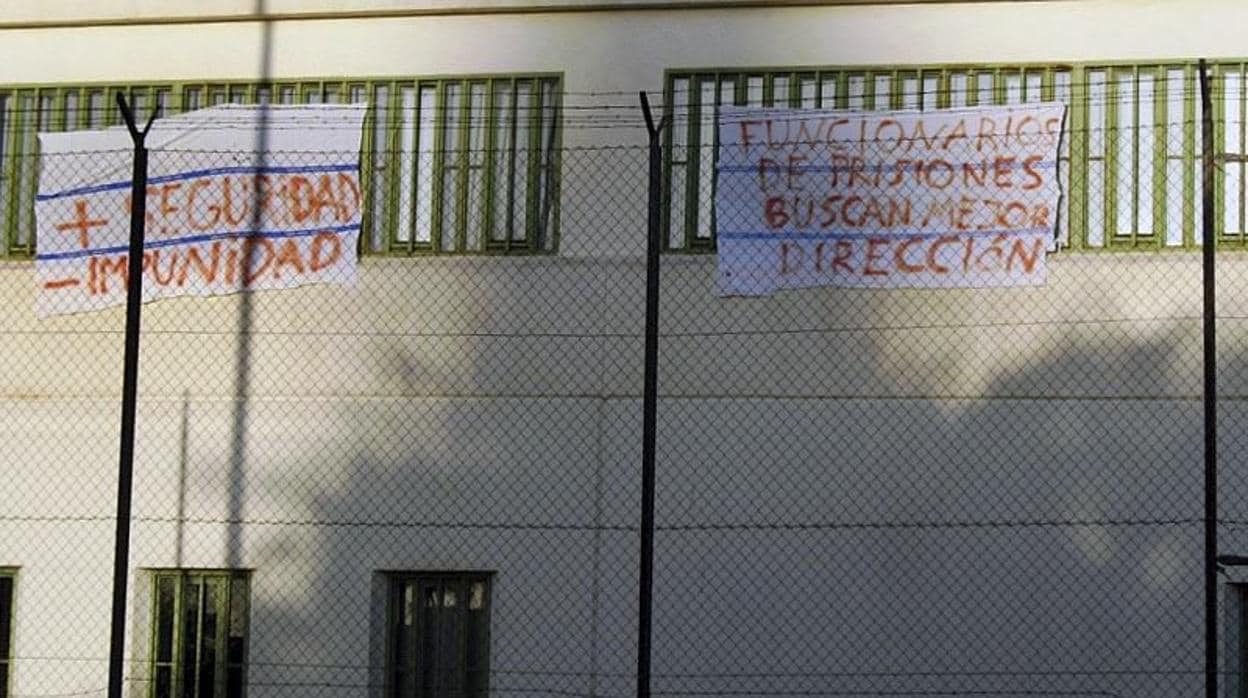 Imagen de archivo de unas pancartas de protesta en la prisión de Picassent