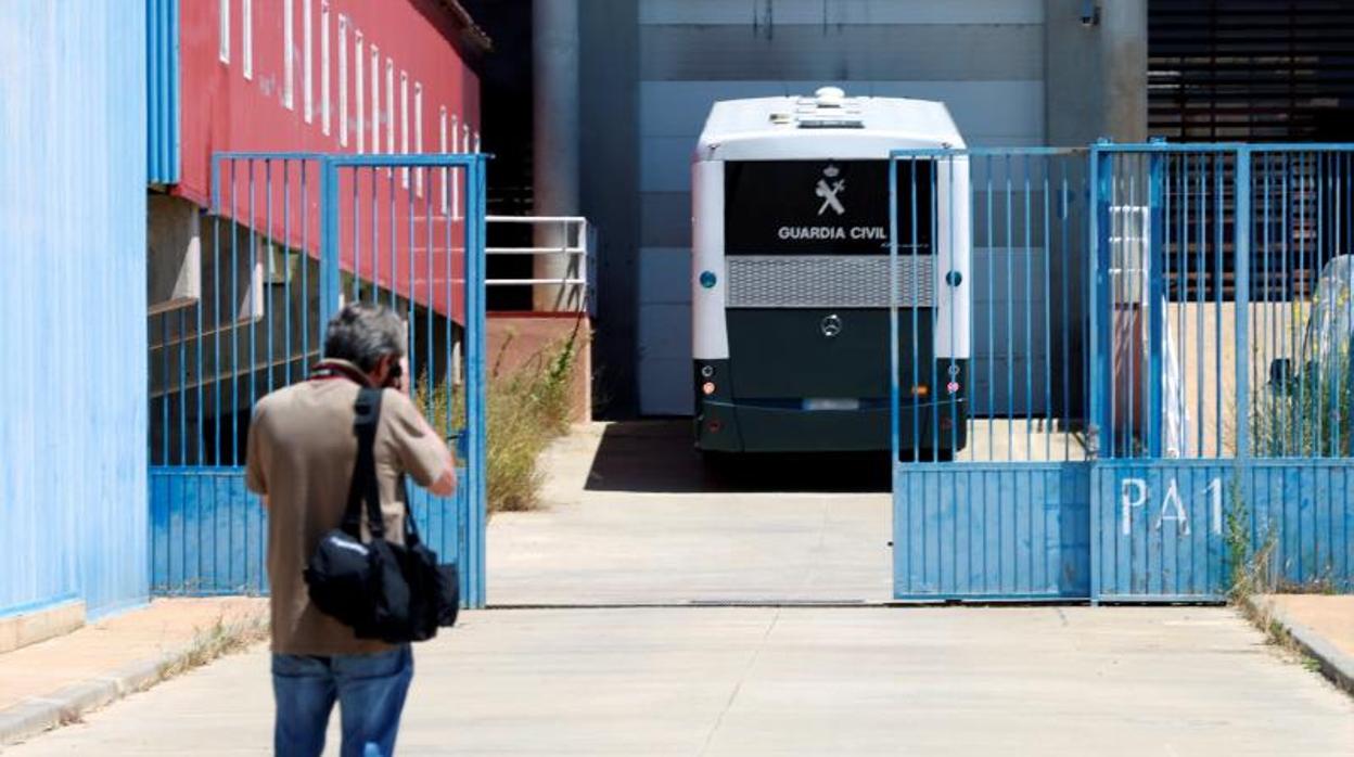 Imagen de la entrada del centro penitenciario de Zuera (Zaragoza), el pasado mes de julio