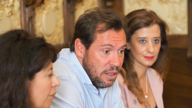 Óscar Puente ve a Rivera como «pagafantas de Casado»