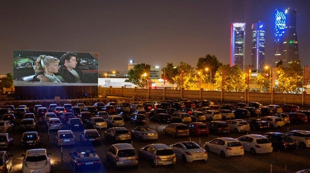 Bodas rápidas en el Autocine Madrid Race