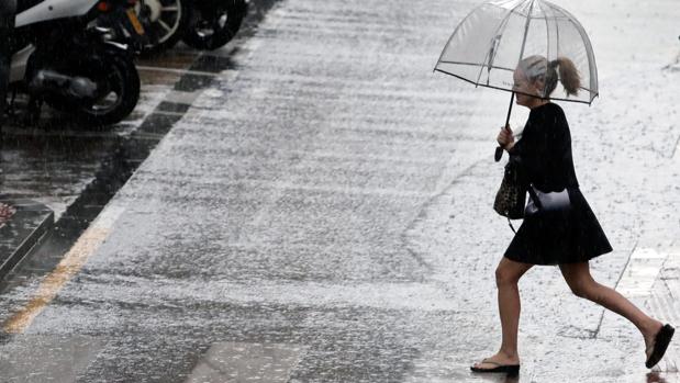 Tormentas en la Comunidad Valenciana: hasta 30 l/m2 en media hora y seis personas rescatadas de sus coches