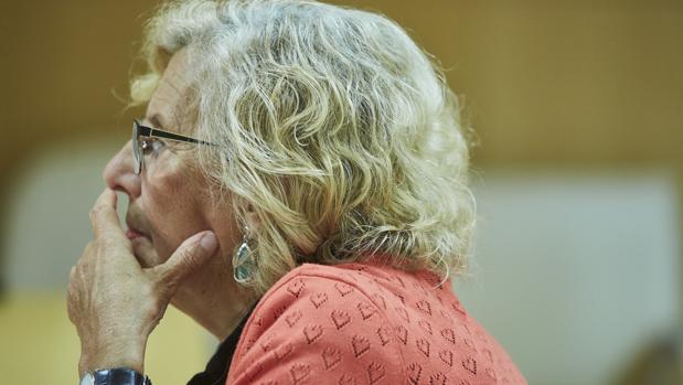 Manuela Carmena, hospitalizada tras caerse en su casa