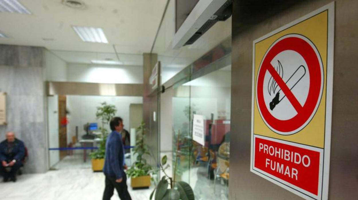La Generalitat estudia más medidas para prohibir el tabaco en el ámbito público y privado
