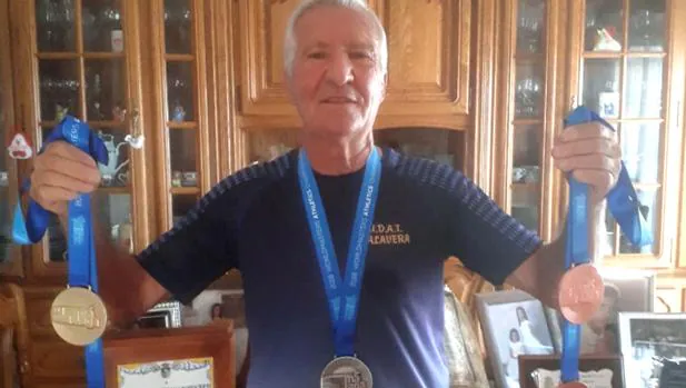 El atleta talaverano de 73 años que gana medallas con zapatillas de 11 euros