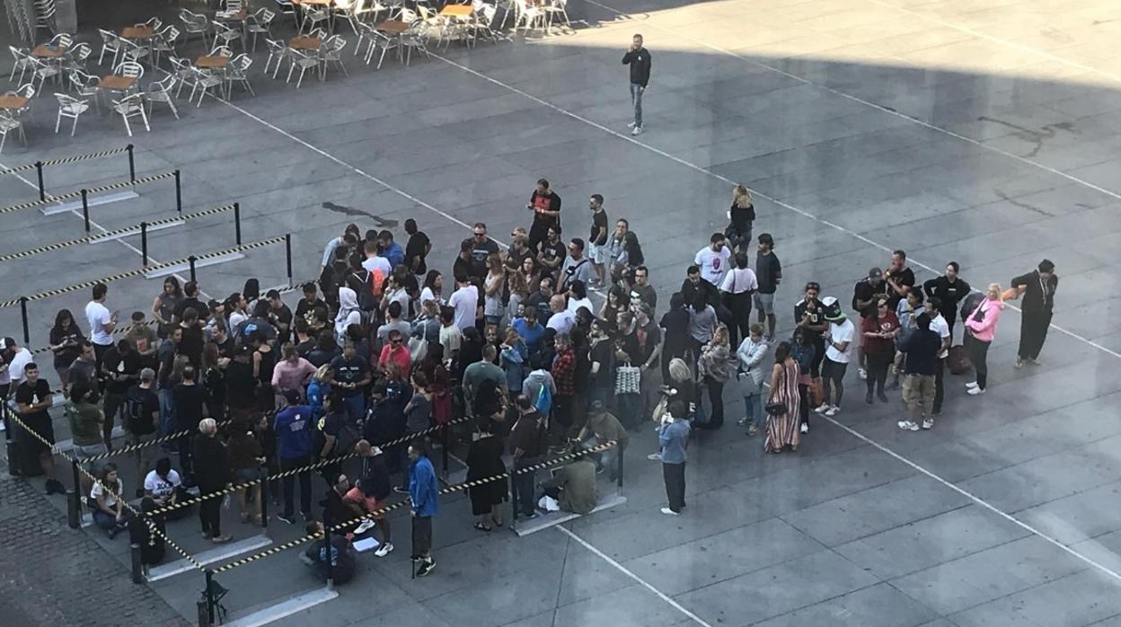 Fans de U2 esperan a las puertas del Wizink Center