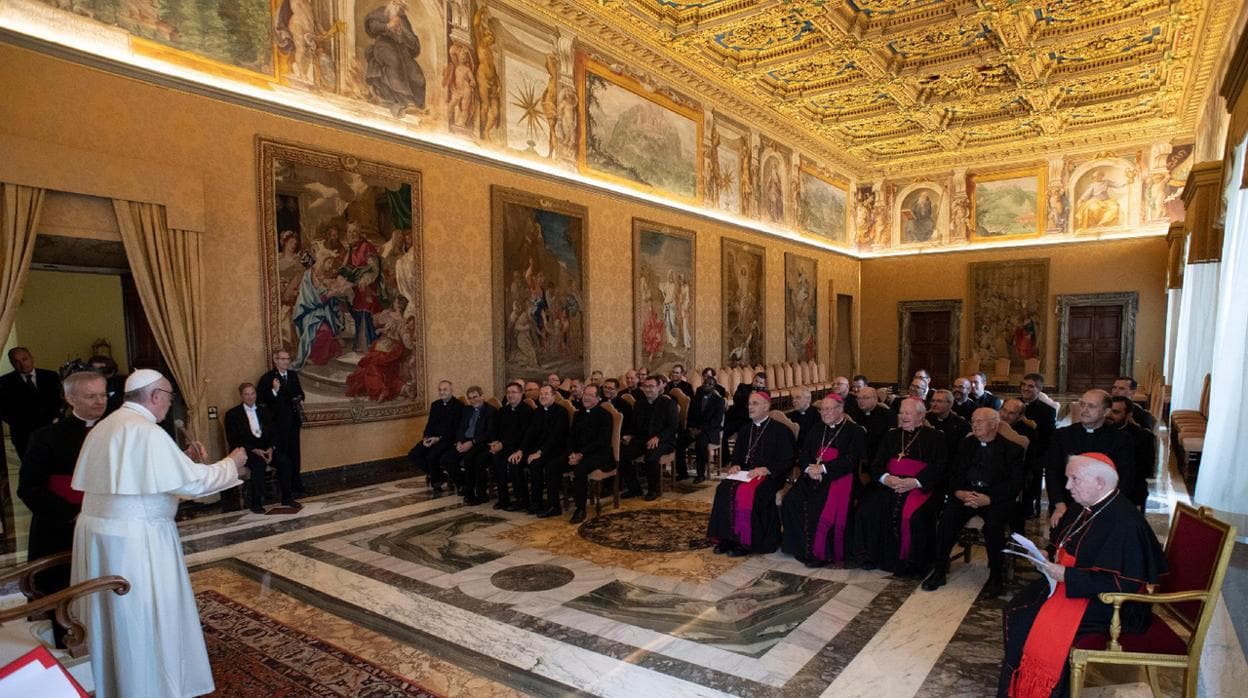 Imagen de la audiencia del Papa. A la derecha, el cardenal Cañizares