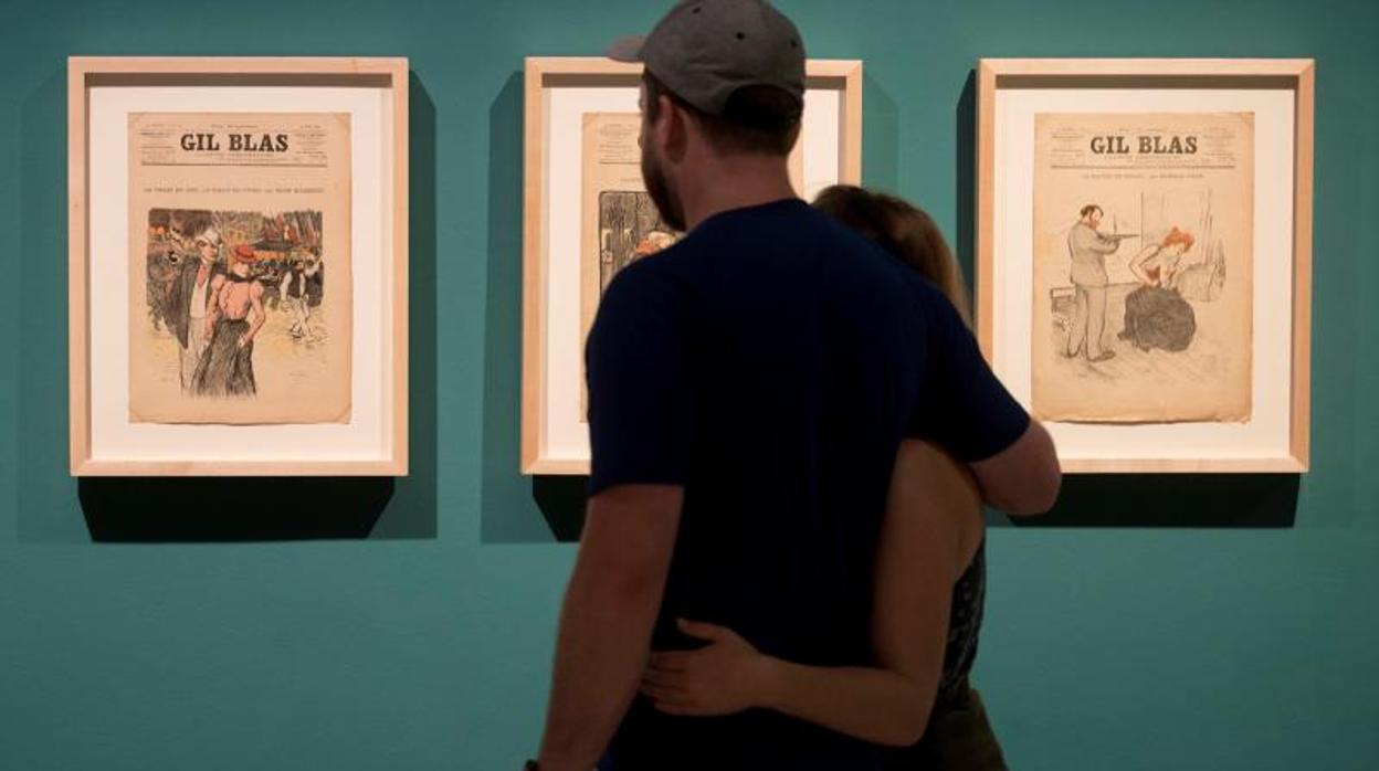 Dos visitantes en la muestra "Picasso descubre París"