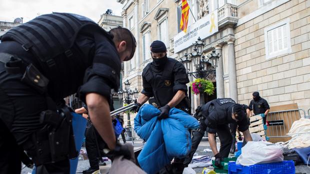 La CUP pide la dimisión de Buch tras el desalojo de la acampada independentista ante la Generalitat