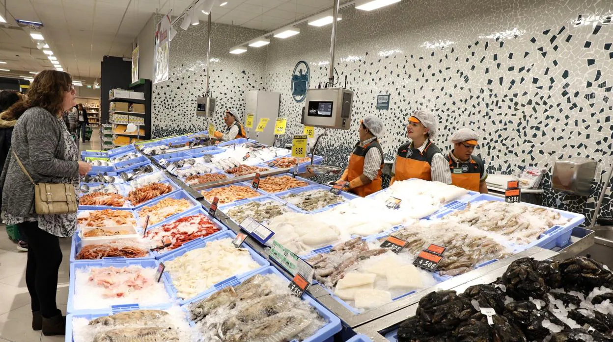 Imagen de la sección de pescadería de un supermercado de Mercadona en Sagunto