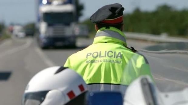 Detenido por septuplicar la tasa de alcoholemia y atascar su camión en la calle de un pueblo de Gerona