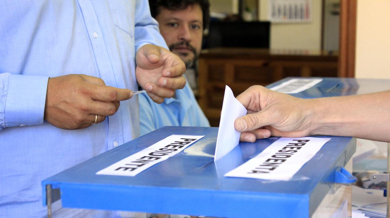 Una de las votacionmes del PP en Toledo para las pasadas primarias nacionales