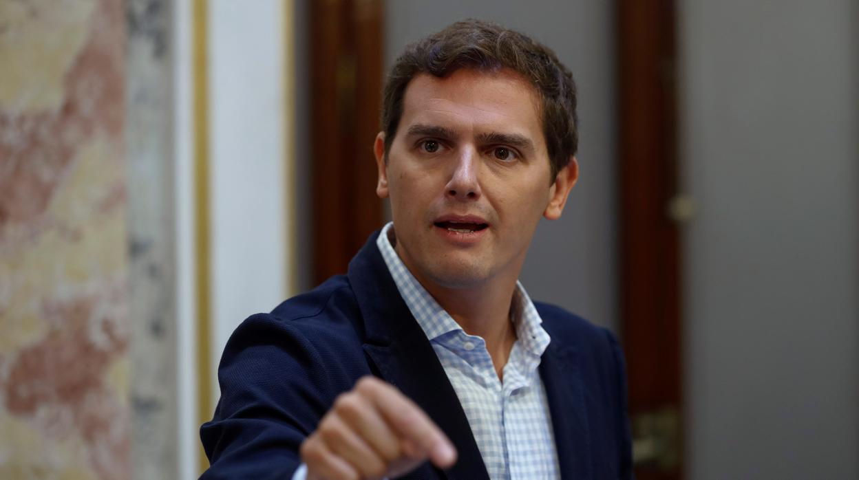 El presiente de Ciudadanos, Albert Rivera, durante la rueda de prensa que ofreció ayer en el Congreso de los Diputados