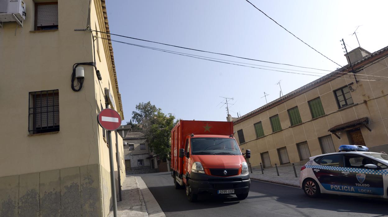 La calle Descalzos será de doble sentido