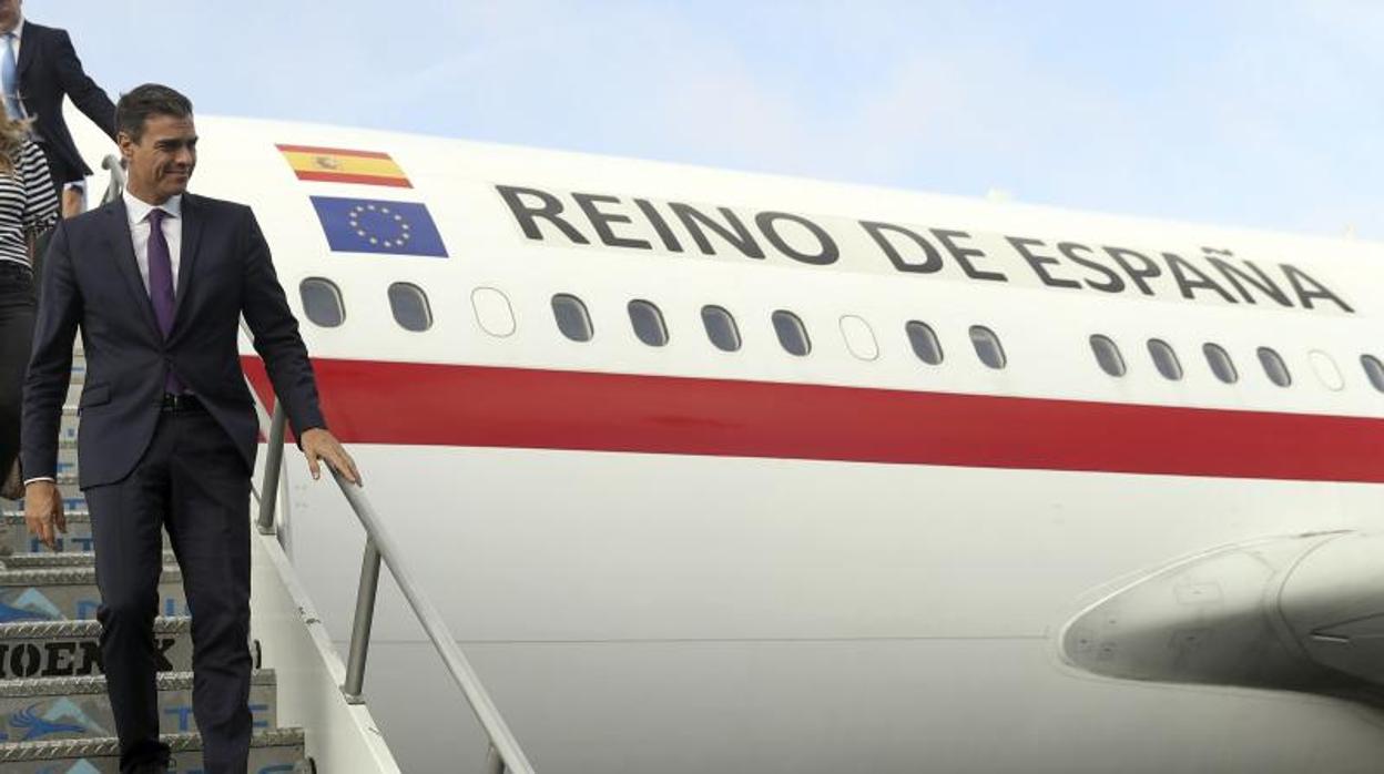 El presidente del Gobierno español, Pedro Sánchez, a su llegada este sábado a la ciudad de Los Ángeles