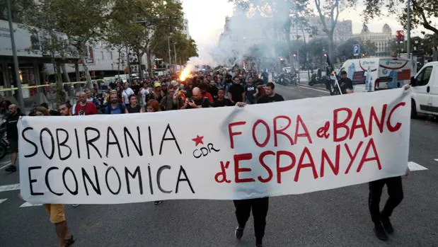 Puigdemont se desmarca de los CDR y ve «imprescindible» mantener el «civismo»