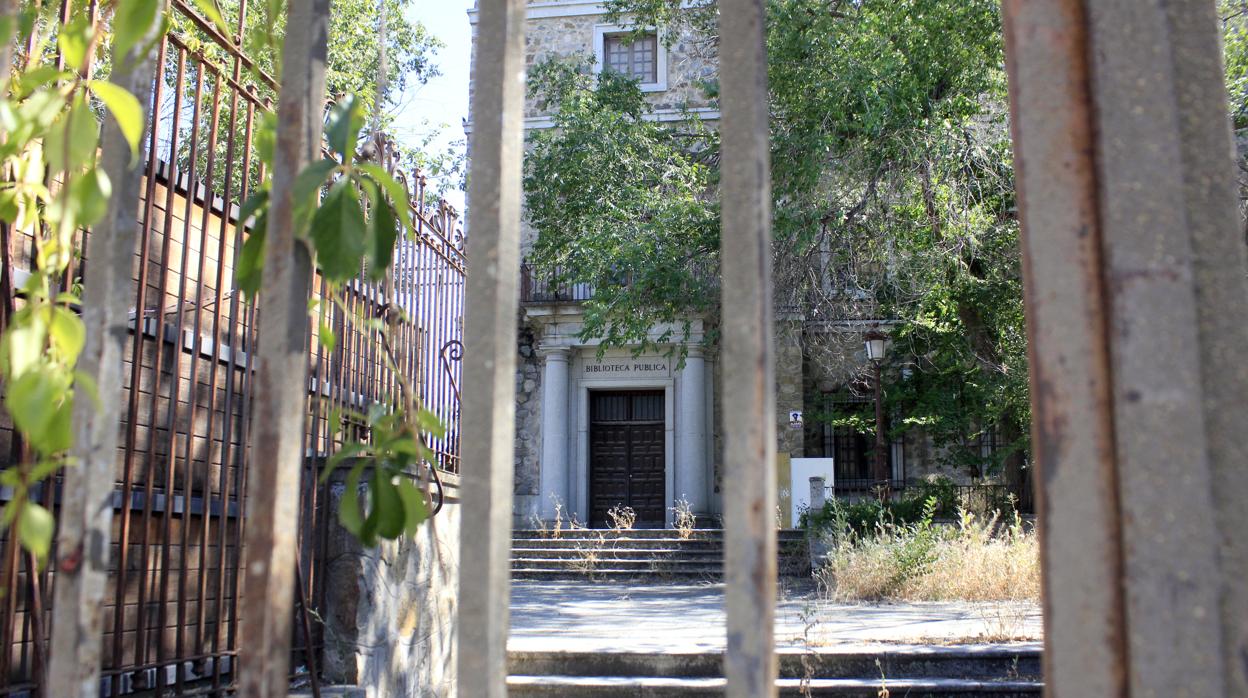 Acceso al edificio del Miradero, cerrado desde el año 2015