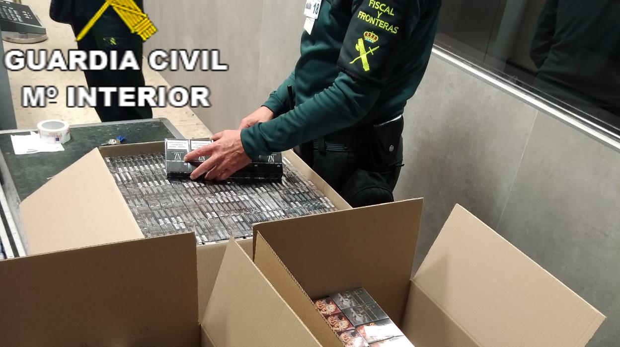 Las cajetillas de tabaco incautadas por la Guardia Civil en el aeropuerto de Valencia