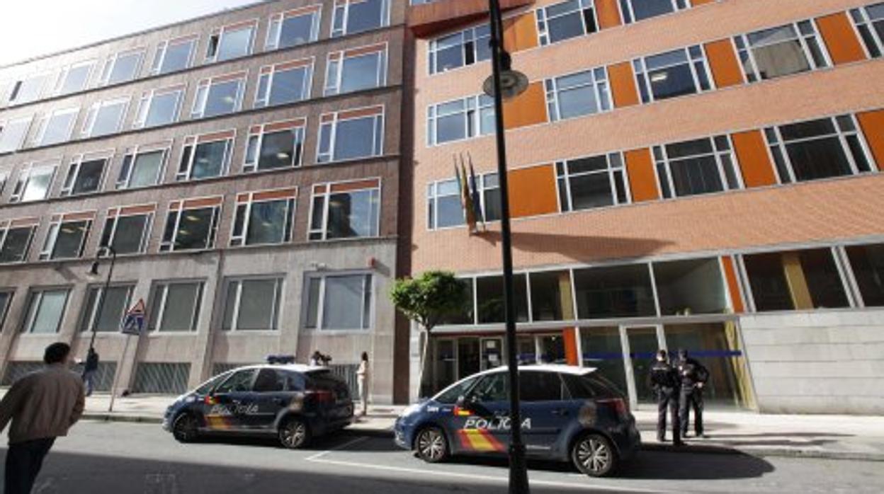 Fachada del edificio de los juzgados de Avilés