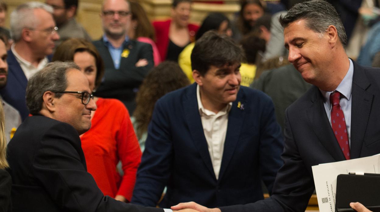 El presidente Quim Torra y el líder del PP en el Parlament, Xavier García Albiol