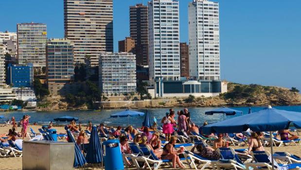 Preocupación en Benidorm por la posible caída de medio millón de pernoctaciones de británicos