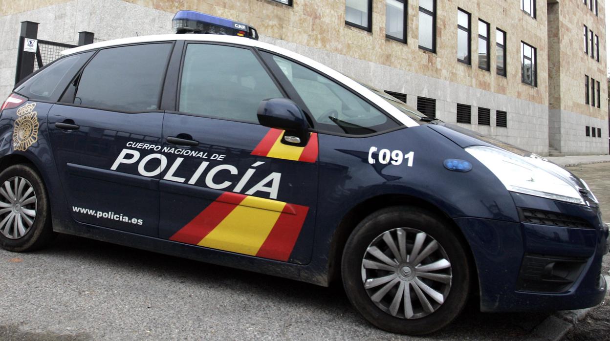 Foto de archivo de un coche de la policía nacional