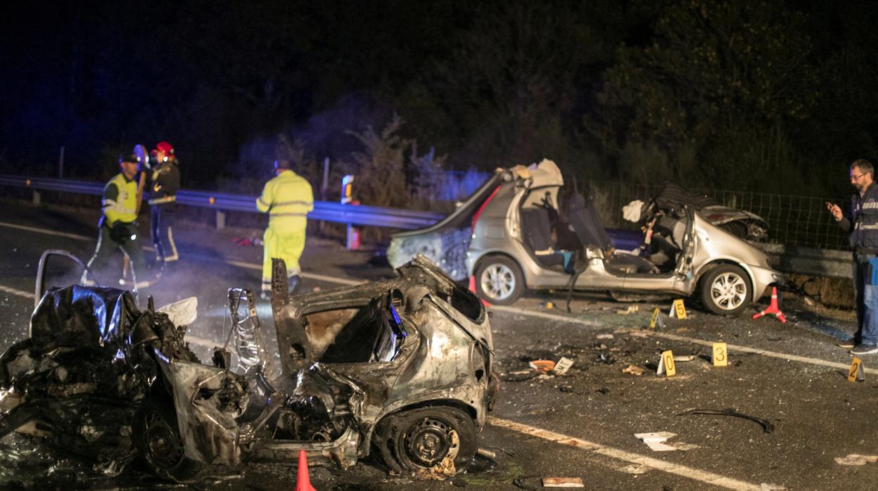 Dos fallecidos y un herido muy grave en el accidente de circulación ocurrido este lunes