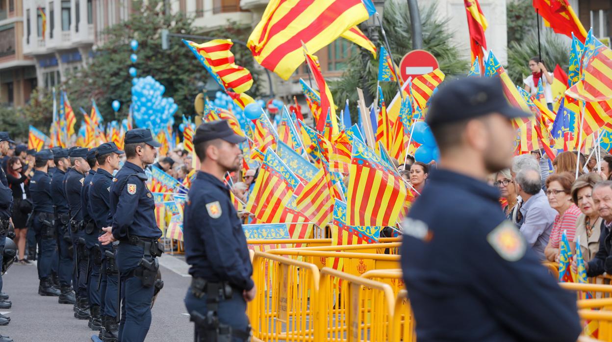 Amplio despliegue policial en algunos puntos de la procesión cívica