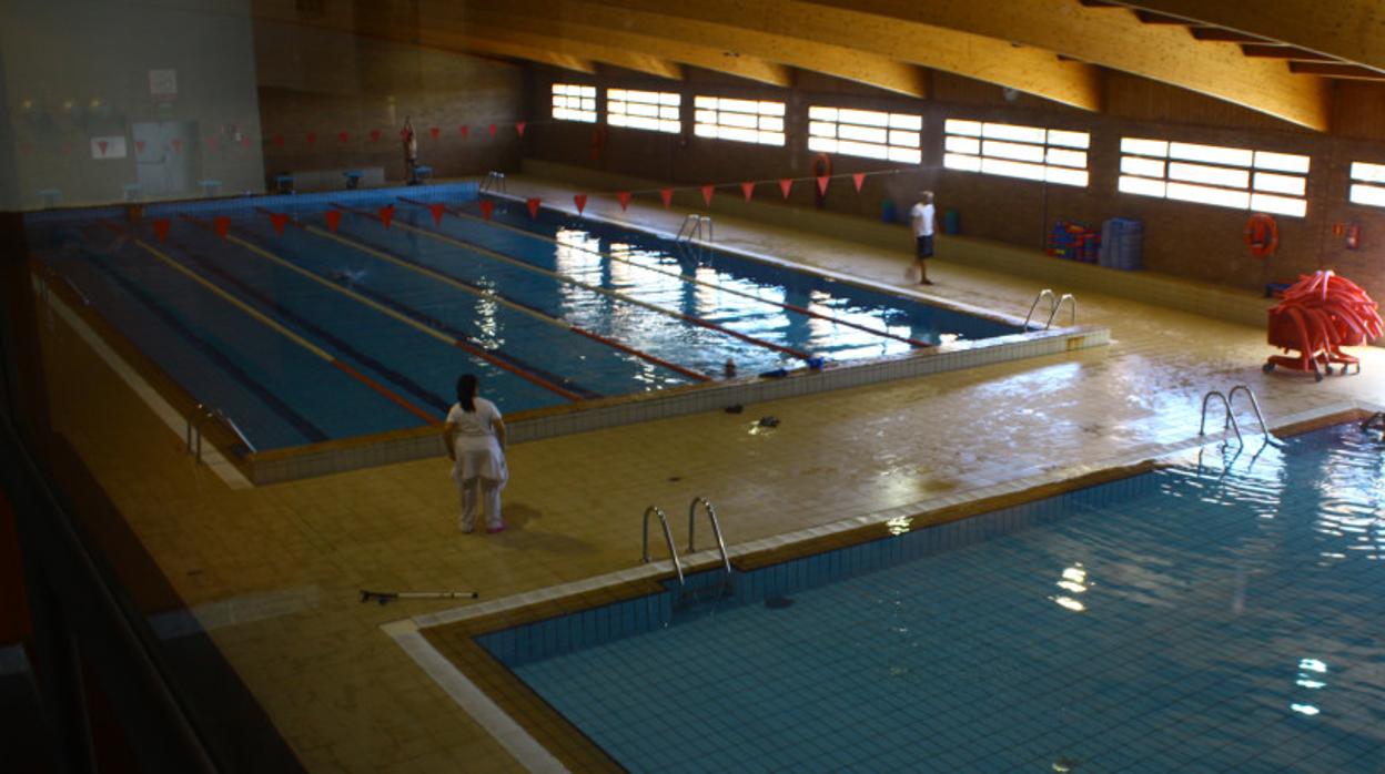 Interior de la piscina cubierta de Torrijos