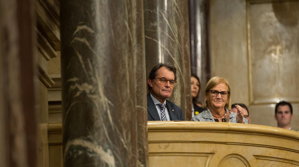 De Gispert, junto a Artur Mas en un palco del Parlament