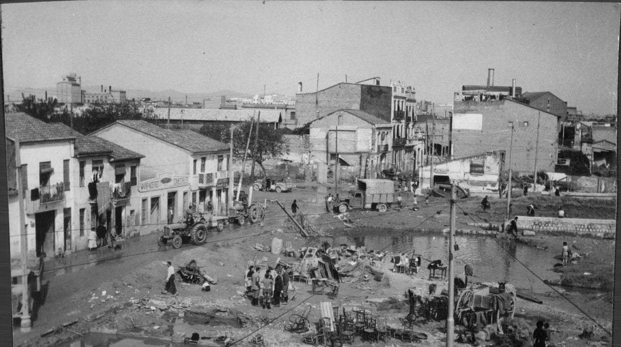 Imagen de los efectos de la riada de 1957 en Valencia