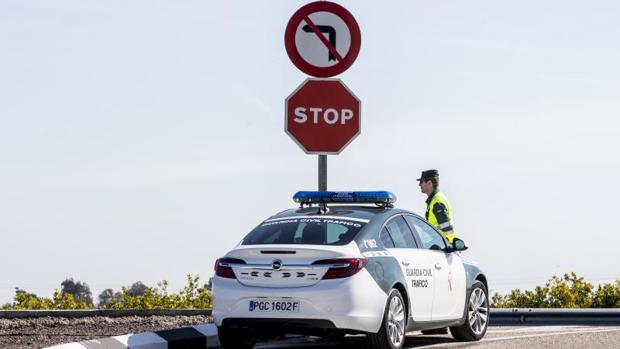 Muere un joven de 24 años al chocar su cuadriciclo con un coche en Cullera