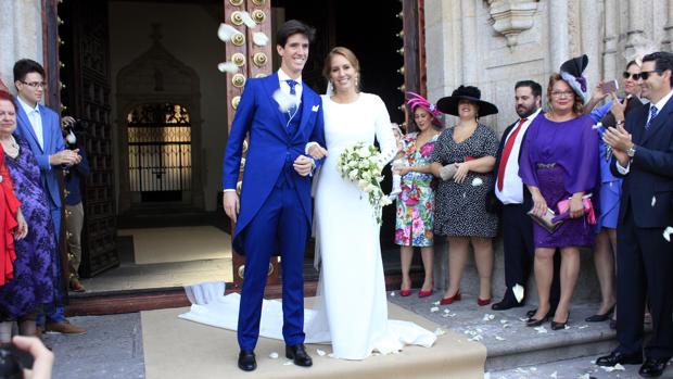 Artistas y toreros acompañan a María Toledo y Esaú Fernández en su boda