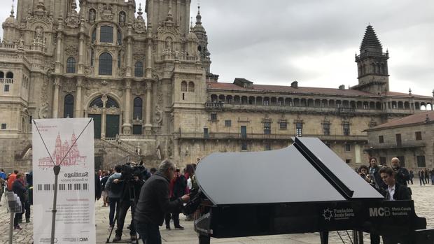 Pianos 'callejeros' en Santiago para divulgar la música como idioma universal