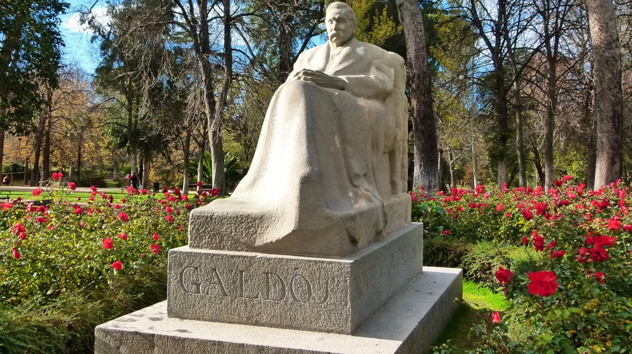 El monumento dedicado a Benito Pérez Galdós, en el parque del Retiro