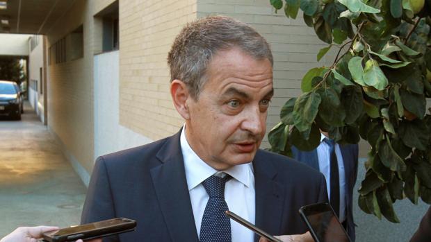 El Gobierno asegura que Sánchez no tuvo información del encuentro de Zapatero con Otegui