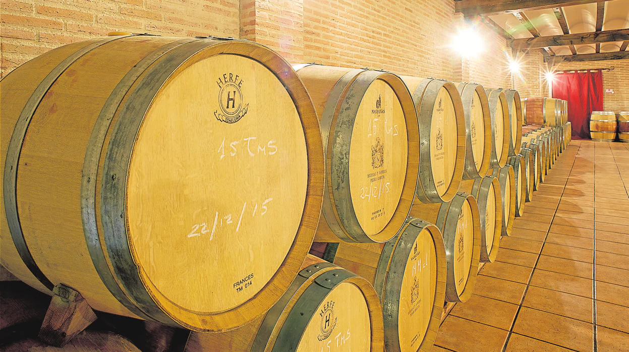 Barricas de la bodega Pedro García, de la que sale el vino que ahora se ha incluído en los menús de Iberia Exprés