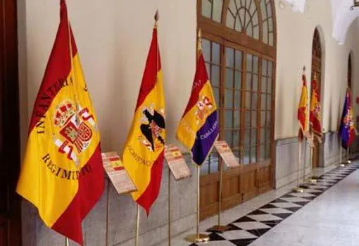 El Museo Histórico Militar de Valencia inaugura la exposición «175 Aniversario de la Bandera Nacional»