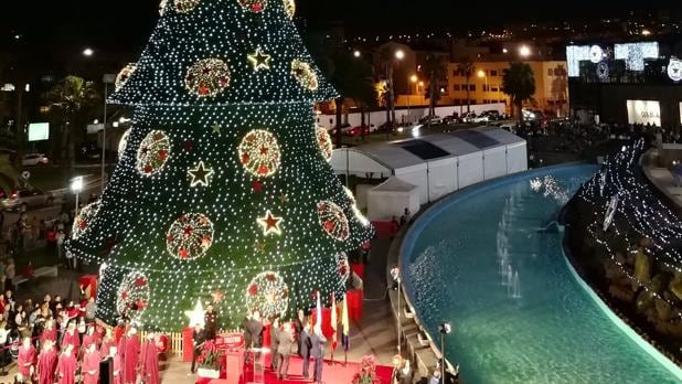 Las Arenas ya tiene su árbol de Navidad en la capital grancanaria
