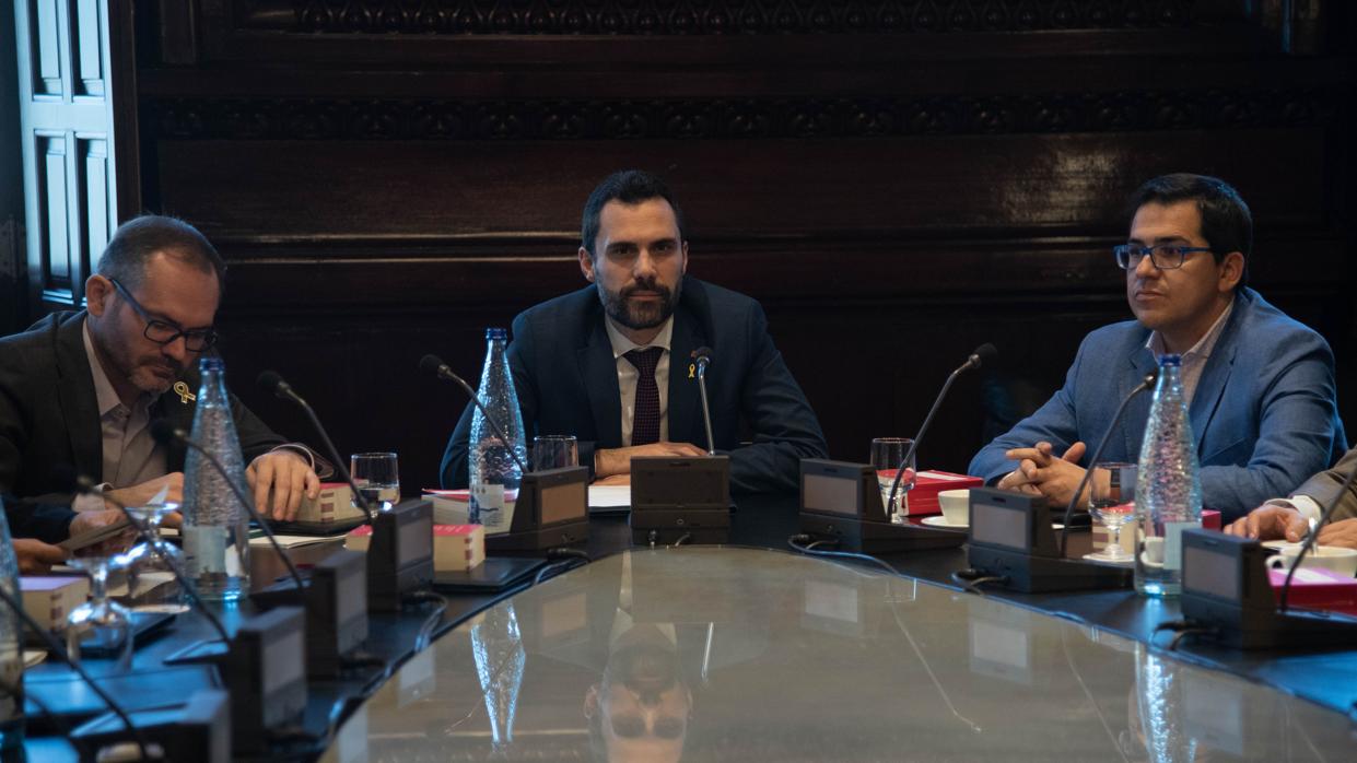 El presidente del Parlamento catalán, Roger Torrent, preside una reunión de la Mesa, en una foto de archivo