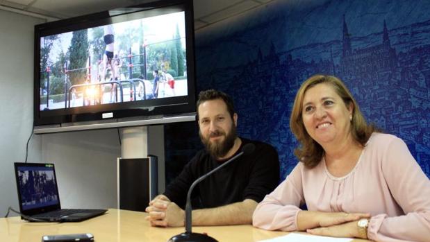 Quedada de artistas callejeros en la plaza del Ayuntamiento para un documental