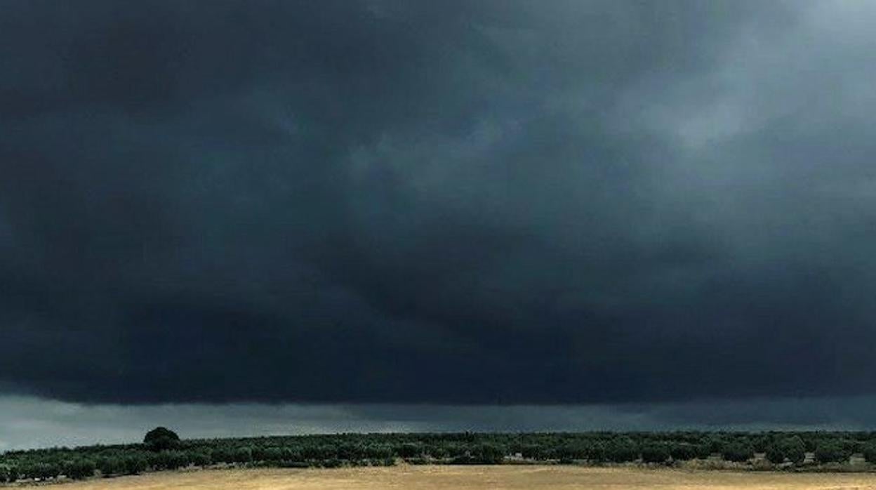 La unión de dos borrascas está engendrando el primer gran temporal de lluvias en el área mediterránea